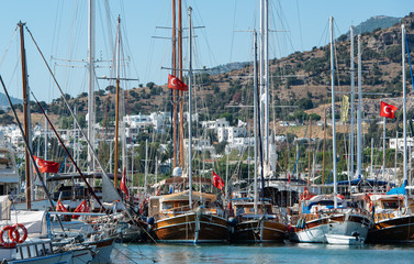 Stadt Bodrum in der T&uuml;rkei mit seinem gro&szlig;en Yachthafen