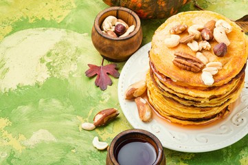 Pancakes with maple syrup.