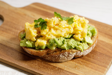 toast with smashed avocado and scrambled egg