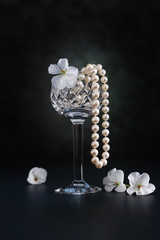 Image with pearls.
