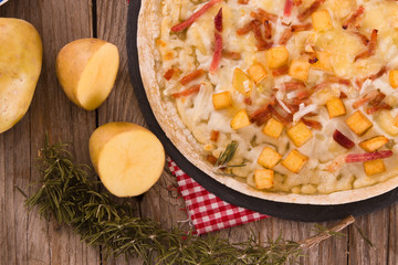 Tart with fried potato, raclette cheese and smoke flavour bacon.