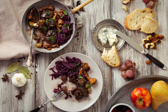 Wildfleisch, Tradizionelle Winter Gericht mit Fr&uuml;chte Marmellade