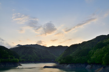 小渋ダムからの日の出