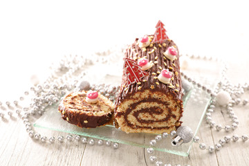 christmas yule log, chocolate cake