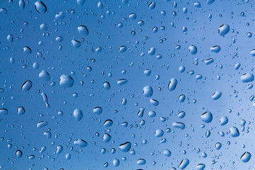 Water droplets and the color of raindrops in the rainy season