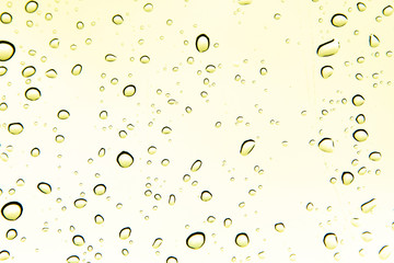 Water droplets and the color of raindrops in the rainy season