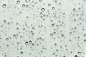 Water droplets and the color of raindrops in the rainy season
