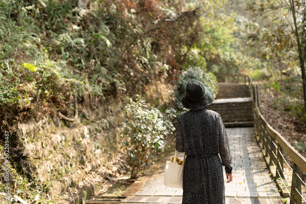 Canvas Prints asian woman traveling