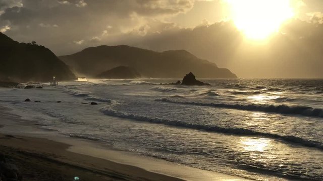 夕陽に輝く波 荒波 夕陽 逆光 反射 フィックス 二見ヶ浦 v06_00398(IMG_6455_2)