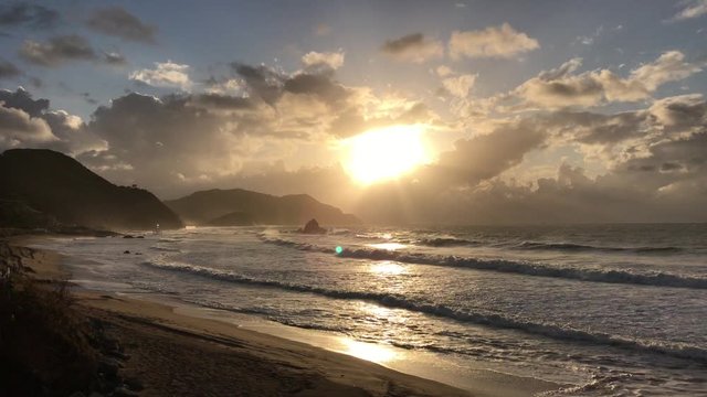 夕陽に輝く海岸 荒波 夕陽 逆光 反射 フィックス 二見ヶ浦 v02_00394(IMG_6468)