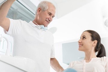 Fototapeta premium Dentist talking to patient in clinic