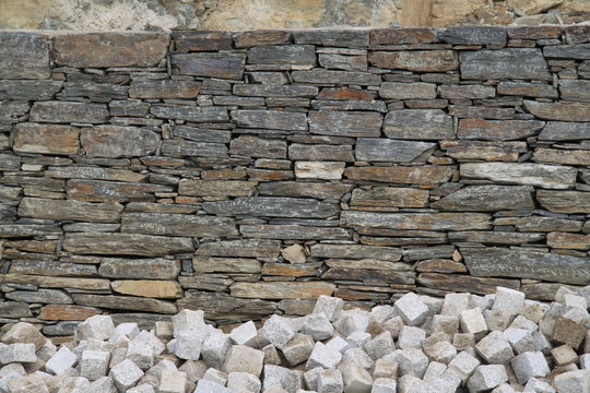 Mur de pierres s&egrave;ches