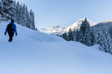 Fototapeta na wymiar Sonnenaufgang in den Alpen (Montafon, Vorarlberg, Österreich