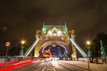 Brücke bei Nacht in London