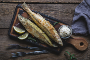 Fried fish with sauce and lemon