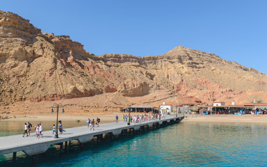 Boat trip to the coral reefs of Tiran Island. The area attracts divers and snorkelers. Clear water, with many lagoons and coral shallows. An interesting excursion from Sharm El Sheikh.