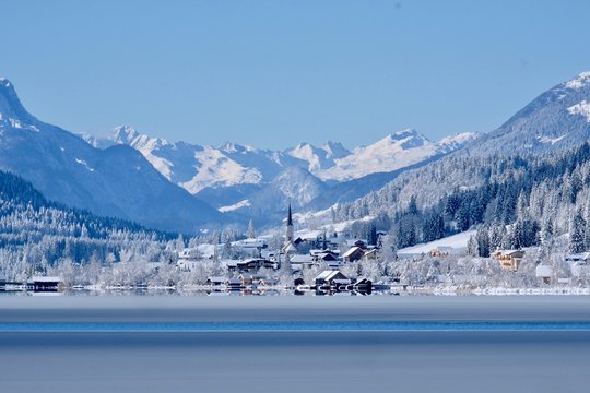 Winterlandschaft am Weissenseee in Österreich