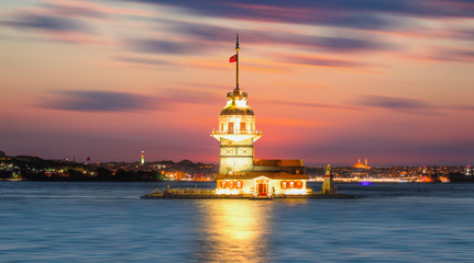 Obraz premium Istanbul Maiden Tower (kiz kulesi) at sunset - Istanbul, Turkey
