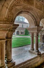 Détail du cloître de l'abbaye de Fontenay, France
