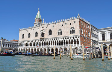 Fototapeta na wymiar Palacio Ducal de Venecia, en Italia Europa