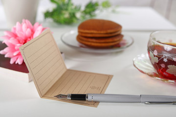 一杯の紅茶とスイーツ