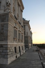 Palacio Real de Madrid al amanecer