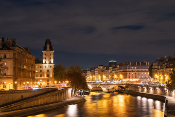 Fototapeta na wymiar Night Paris cityscape