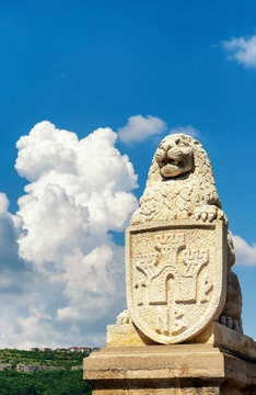 A mighty lion guards the Tsarevets fortress entrance. Veliko Tarnovo, Bulgaria