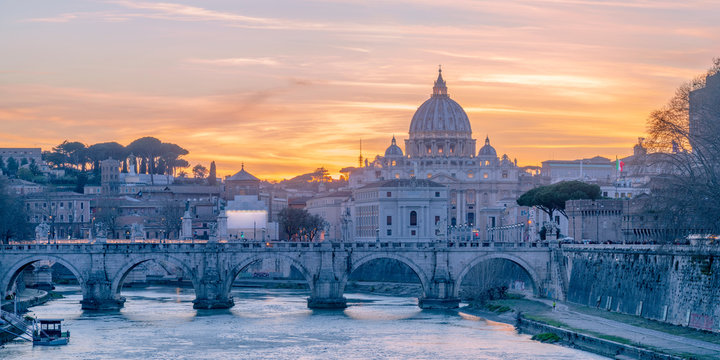 Italy, Lazio, Rome, River Tiber, St. Peter's Basilica