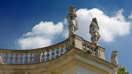 Obraz premium Neoclassic Statues on a Balustrade