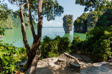 Fototapeta na wymiar Beautiful paradise place on James Bond island in Thailand, Khao Phing Kan stone