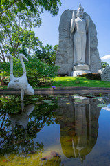 Obraz premium tall buddha statue