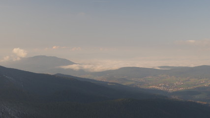 Bayerisch Eisenstein, Deutschland: Blick auf Lam und Arrach vor dem Hohenbogen