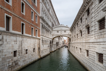 Fototapeta na wymiar In den Kanälen von Venedig...