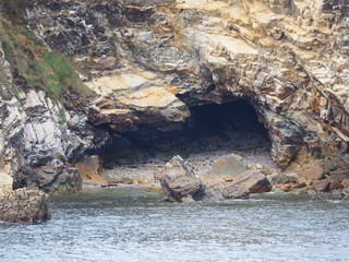 cueva natural en los acantilados ria de Ribadeo, Galicia, España, Europa