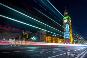 Fototapeta na wymiar the big ben Westminster traffic in london at night