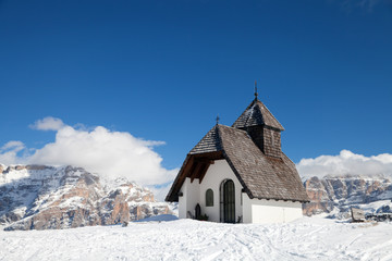 Fototapeta na wymiar Antonius Kapelle, Alta Badia ski region, Italian Dolomites