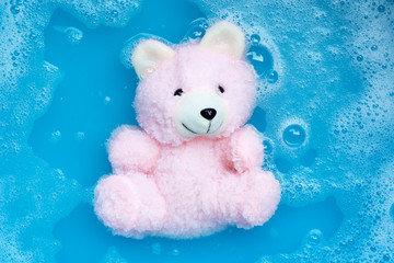 Soak  toy bear in laundry detergent water dissolution before was