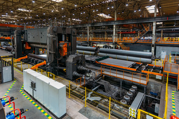 Pipe formation by using roll bending machine