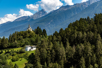 Landschaft Italien mit Kirche
