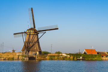Fototapeta na wymiar Famous wind mills at Kinderdijk, near Rotterdam in Netherland
