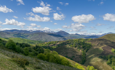 Naklejka premium Mountain landscape with clouds