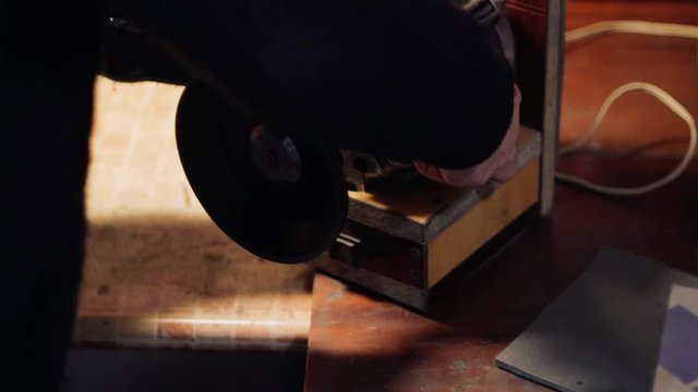 Getting sharpening machine ready to work and freehand sharpening