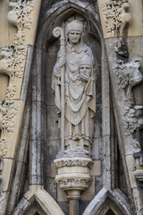 Obraz premium Sculpture on the Exterior of Exeter Cathedral