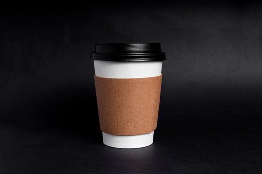 taza de caf&eacute; de papel desechable con funda