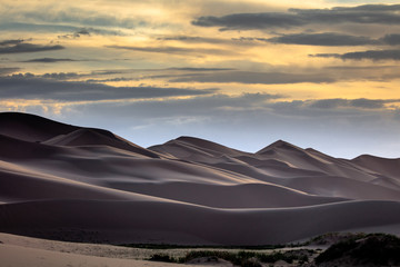 Fototapeta na wymiar sunset in dunes of Mongolia 