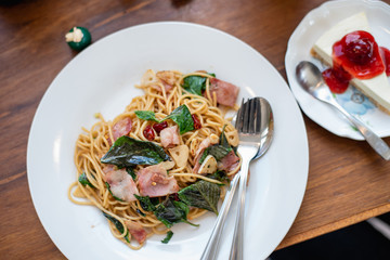 Stir-Fried Spaghetti With Dried Chili And Crispy Bacon