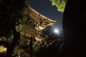 寺院　月