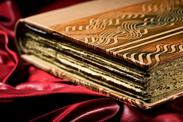 Libro antico dettaglio copertina 
