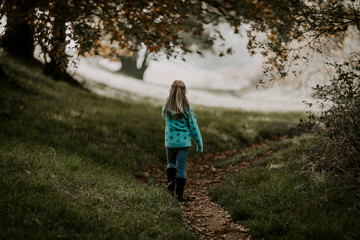 Kind auf Weg
